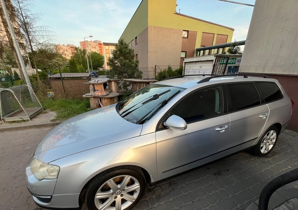 Volkswagen Passat cena 13500 przebieg: 284700, rok produkcji 2005 z Kielce małe 781